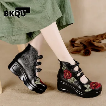 BKQU/ 2022, Дамски сандали с цветя модел, Ежедневни Кожени Обувки с Наклон, Модни Дамски Реколта Водоустойчив Обувки На Платформа с Бродерия