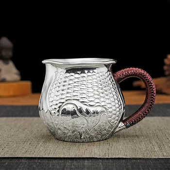 Чисто сребро 999 справедливата чаша с ръчно гравиран ярко лице на Китайската чаена церемония Китайски чай сребърен разделител чай